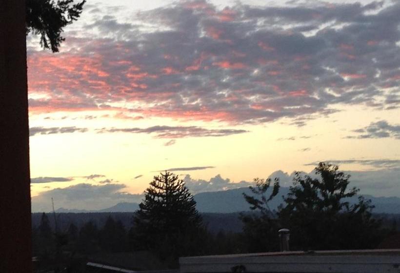 Money Pennies Bed And Breakfast | Campbell River | British Columbia | Canada 7