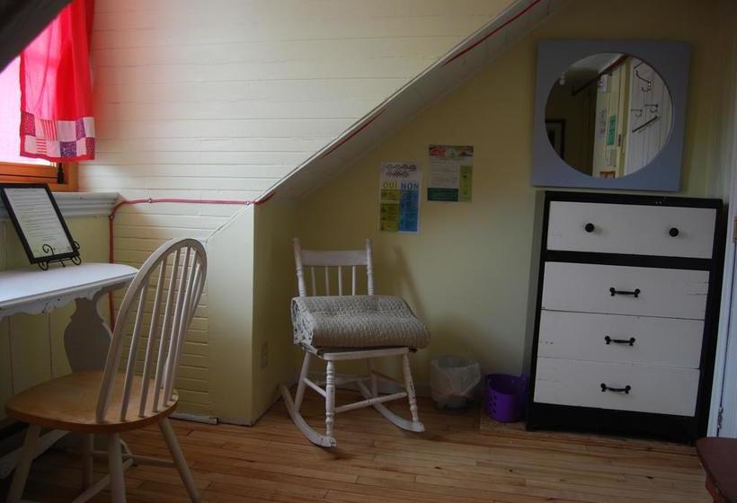 Hostel Auberge De Saguenay La Maison Price | Saguenay | Quebec | Canada 11