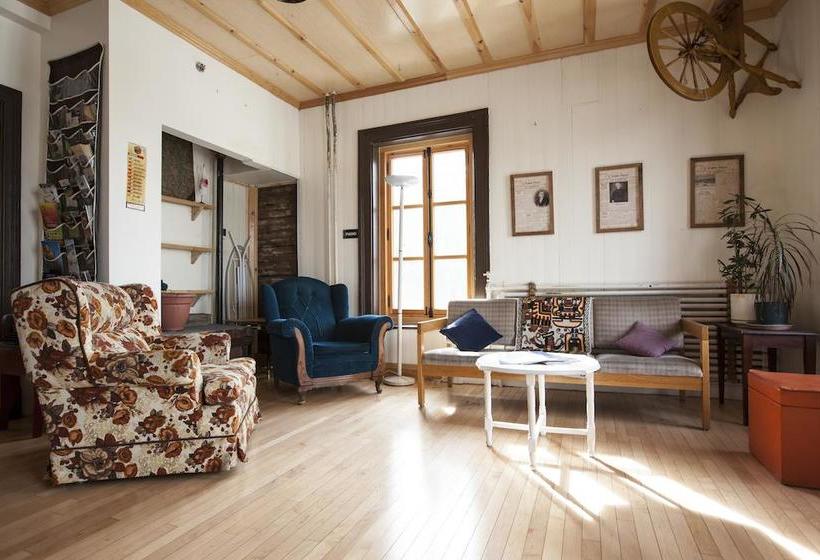 Hostel Auberge De Saguenay La Maison Price | Saguenay | Quebec | Canada 13