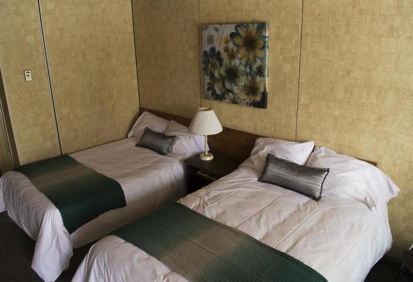 Hostel Auberge Le Parasol | Saguenay | Quebec | Canada 10