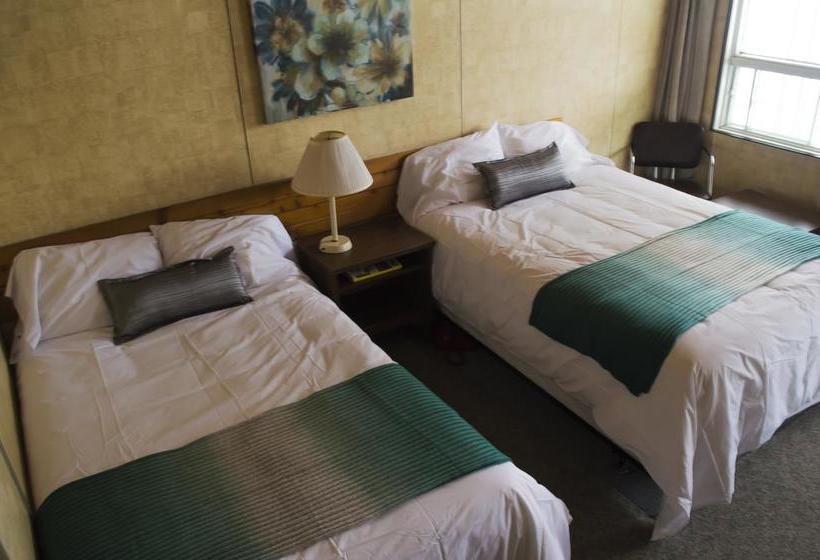 Hostel Auberge Le Parasol | Saguenay | Quebec | Canada 11