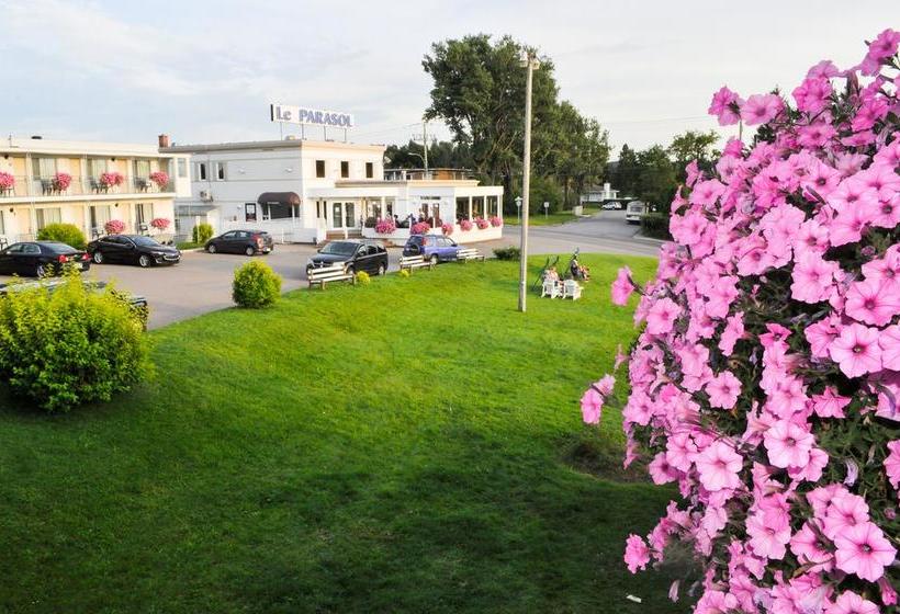 Hostel Auberge Le Parasol | Saguenay | Quebec | Canada 12