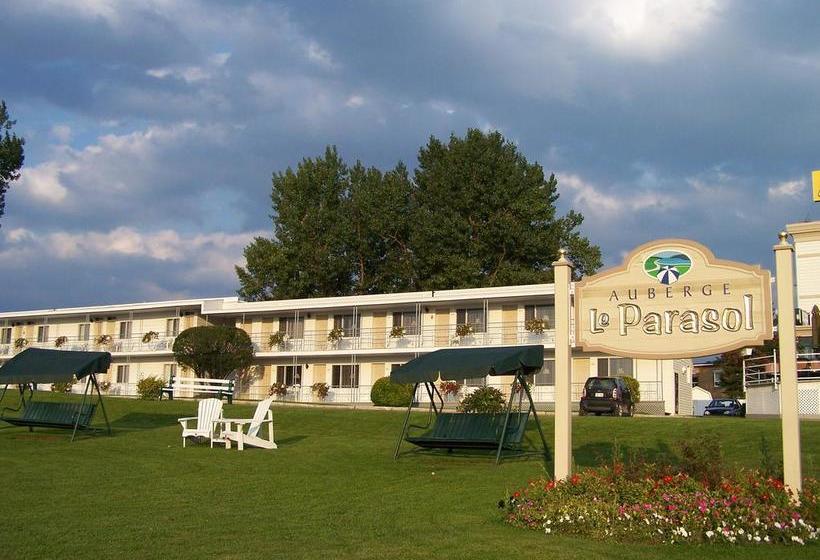 Hostel Auberge Le Parasol | Saguenay | Quebec | Canada 13