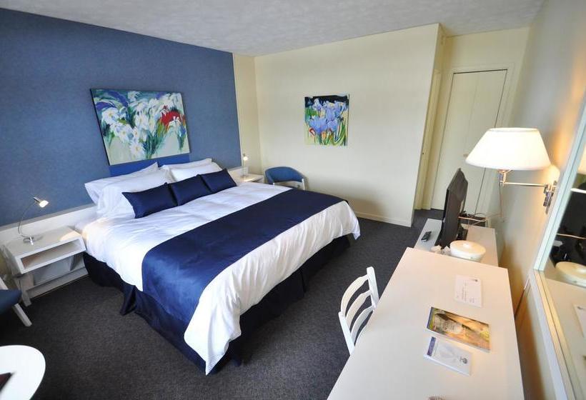 Hostel Auberge Le Parasol | Saguenay | Quebec | Canada 15