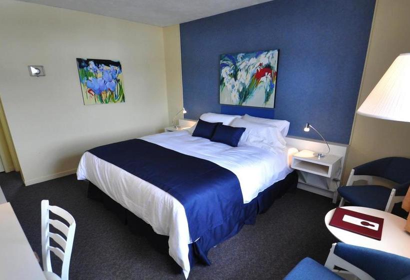 Hostel Auberge Le Parasol | Saguenay | Quebec | Canada 17