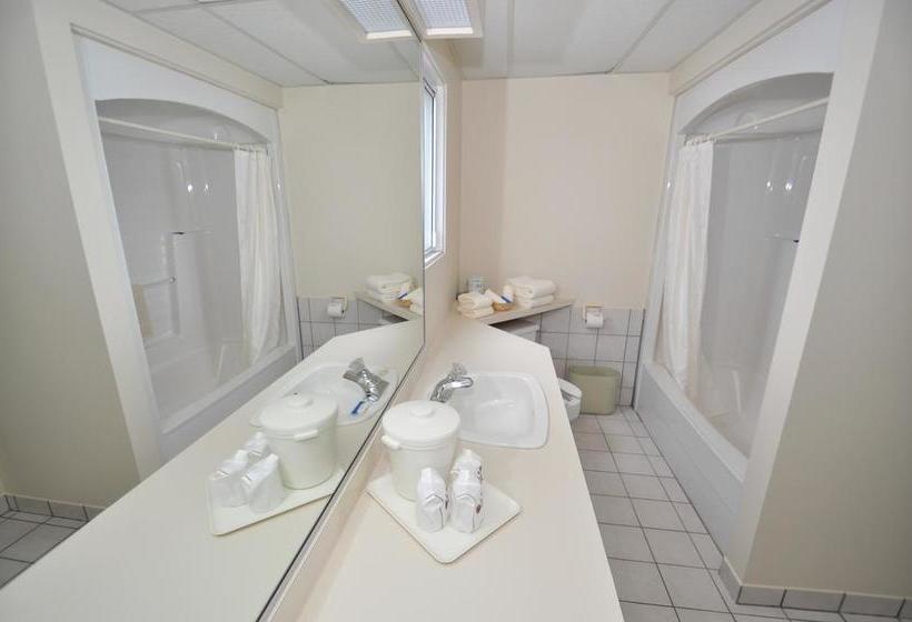 Hostel Auberge Le Parasol | Saguenay | Quebec | Canada 20