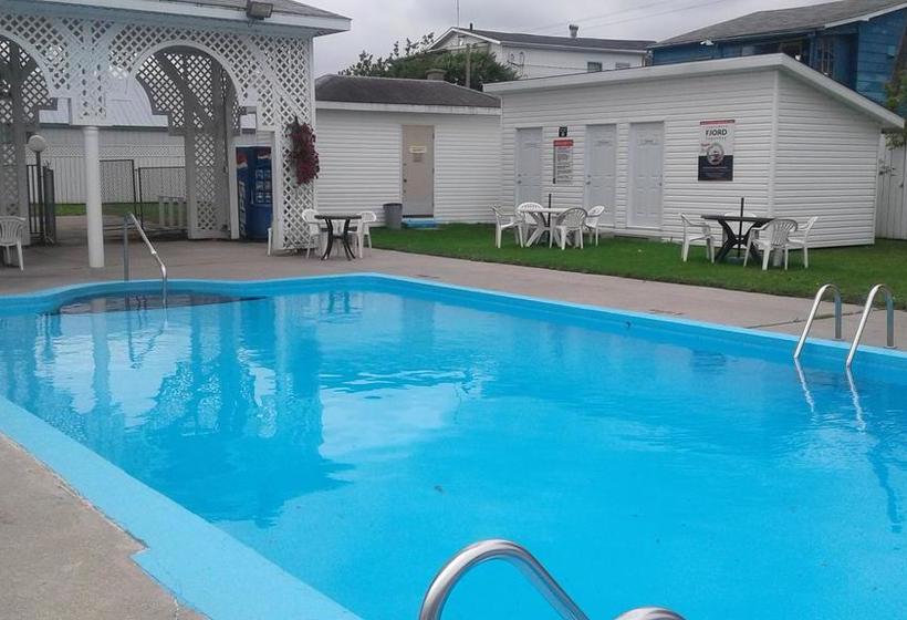 Hostel Auberge Le Parasol | Saguenay | Quebec | Canada 4