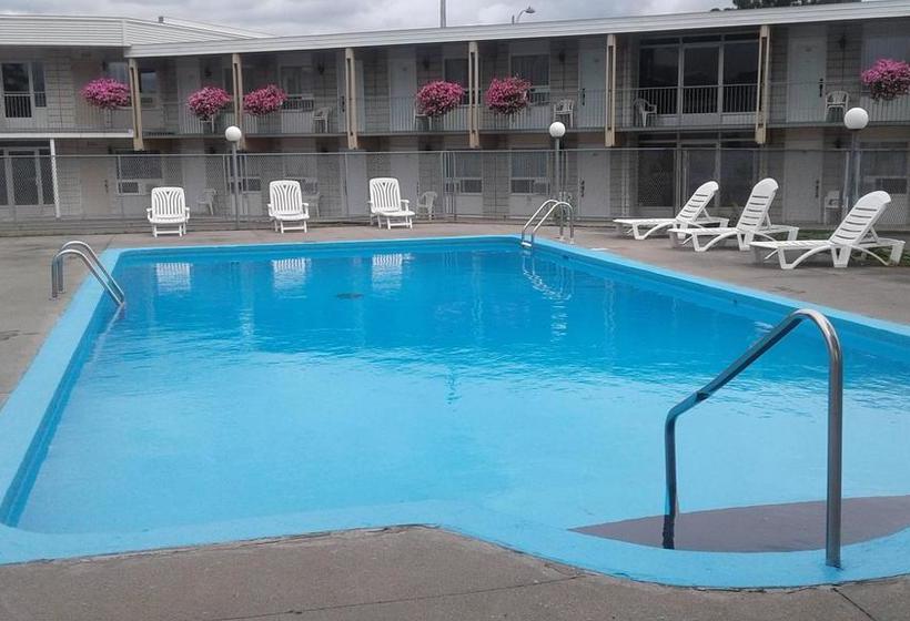 Hostel Auberge Le Parasol | Saguenay | Quebec | Canada 5