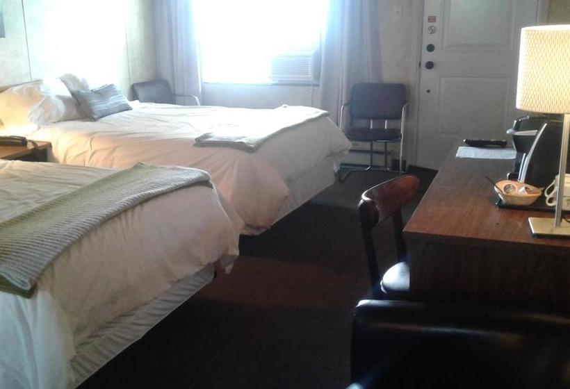 Hostel Auberge Le Parasol | Saguenay | Quebec | Canada 6