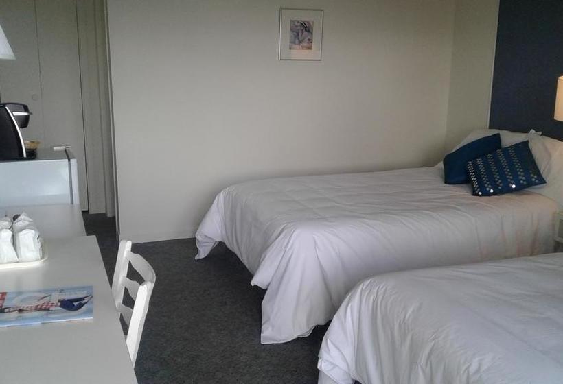 Hostel Auberge Le Parasol | Saguenay | Quebec | Canada 7