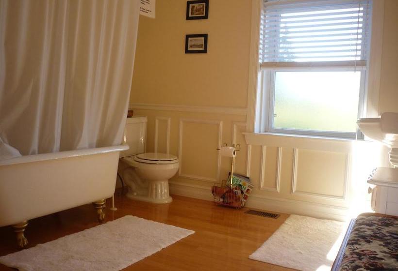 Place Victoria Place Bed & Breakfast | Belleville | Ontario | Canada 12