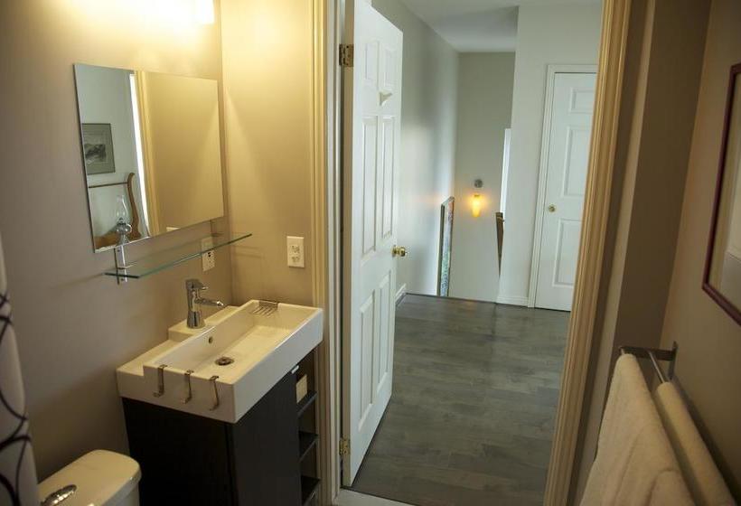 Bed and Breakfast Gîte Couette Et Girouette | Sainte Adele | Quebec | Canada 10