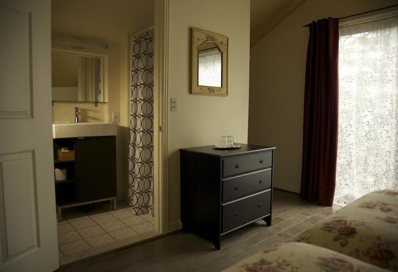 Bed and Breakfast Gîte Couette Et Girouette | Sainte Adele | Quebec | Canada 11