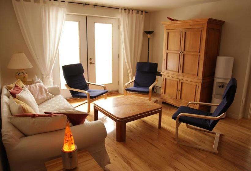 Bed and Breakfast Gîte Couette Et Girouette | Sainte Adele | Quebec | Canada 6