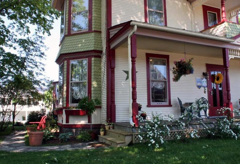 Hostel O Berge Du Pignon | Waterloo | Quebec | Canada 10