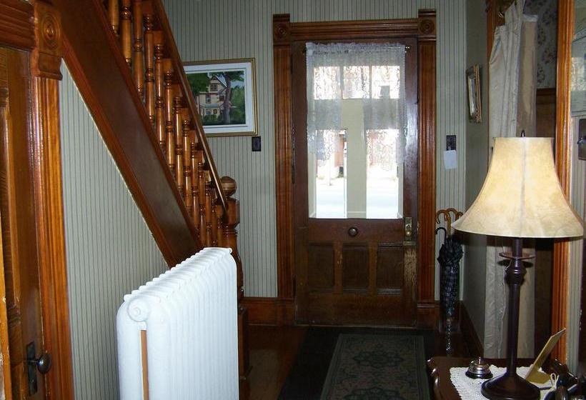 Hostel O Berge Du Pignon | Waterloo | Quebec | Canada 16