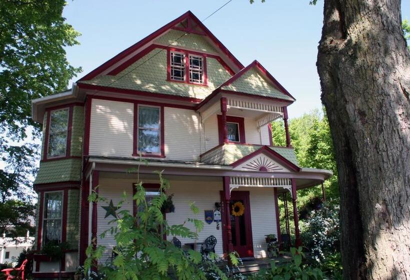 Hostel O Berge Du Pignon | Waterloo | Quebec | Canada 3