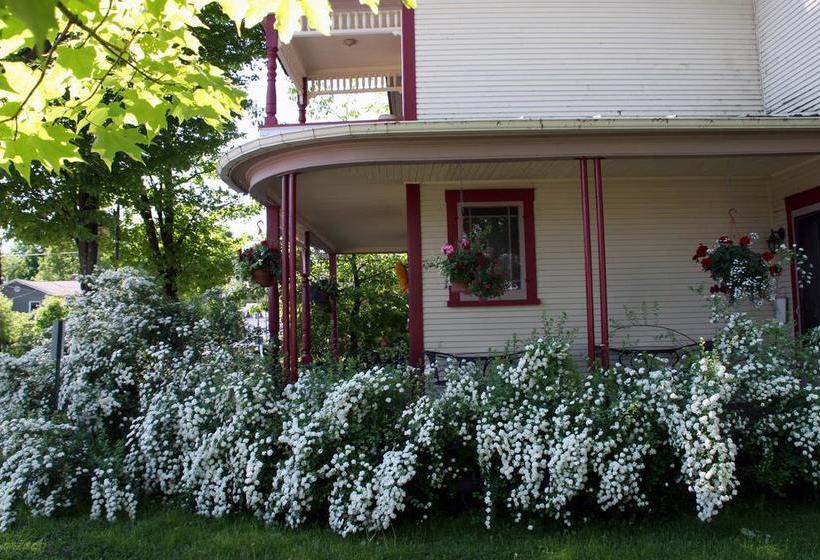 Hostel O Berge Du Pignon | Waterloo | Quebec | Canada 4