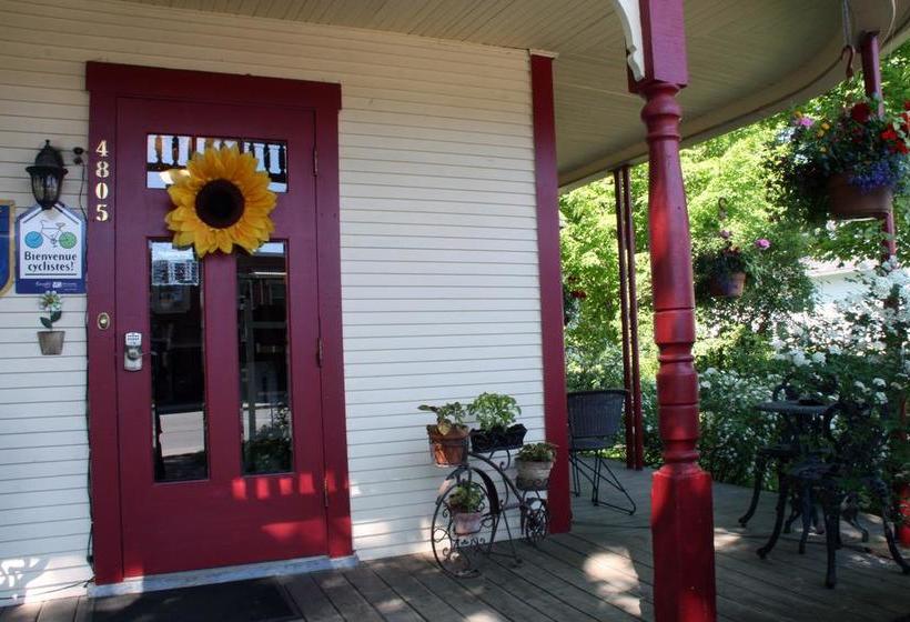 Hostel O Berge Du Pignon | Waterloo | Quebec | Canada 5