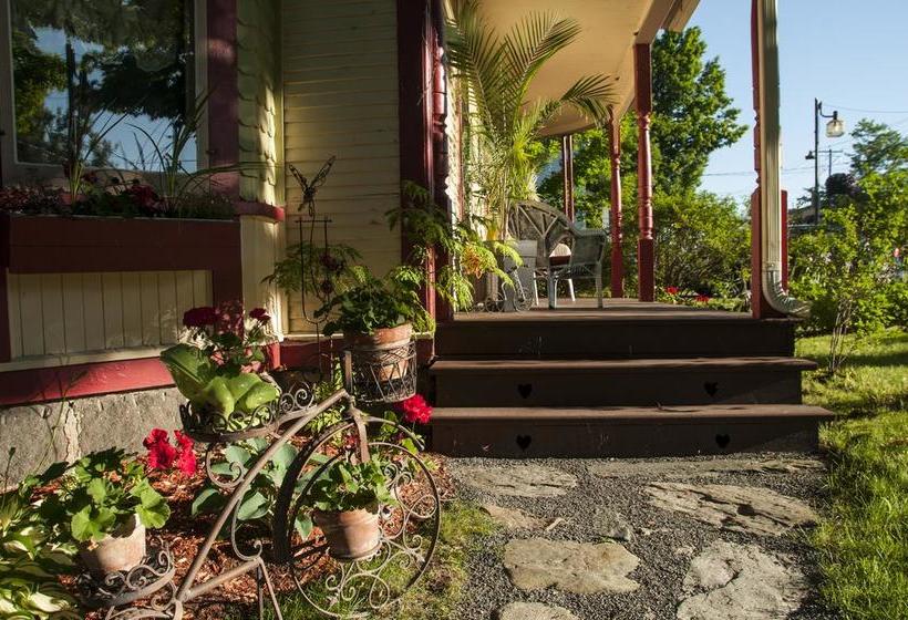 Hostel O Berge Du Pignon | Waterloo | Quebec | Canada 6