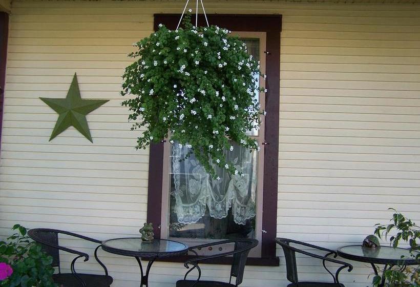 Hostel O Berge Du Pignon | Waterloo | Quebec | Canada 7