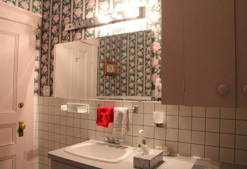 Leah Jane S Bed & Breakfast | Moneton | New Brunswick | Canada 14