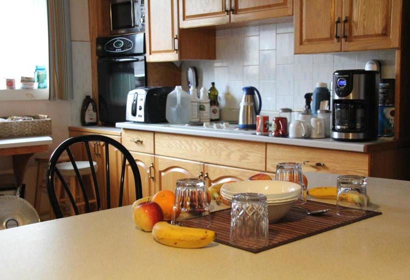 Leah Jane S Bed & Breakfast | Moneton | New Brunswick | Canada 8