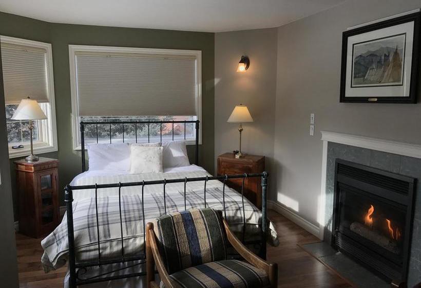 Bed and Breakfast Lady Macdonald Country Inn | Canmore | Alberta | Canada 10