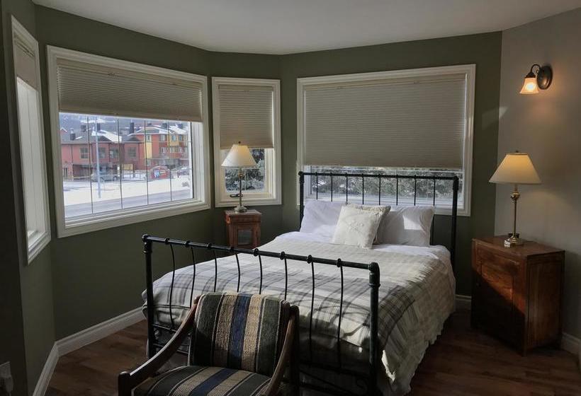 Bed and Breakfast Lady Macdonald Country Inn | Canmore | Alberta | Canada 11