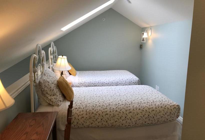 Bed and Breakfast Lady Macdonald Country Inn | Canmore | Alberta | Canada 15