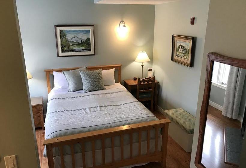 Bed and Breakfast Lady Macdonald Country Inn | Canmore | Alberta | Canada 17