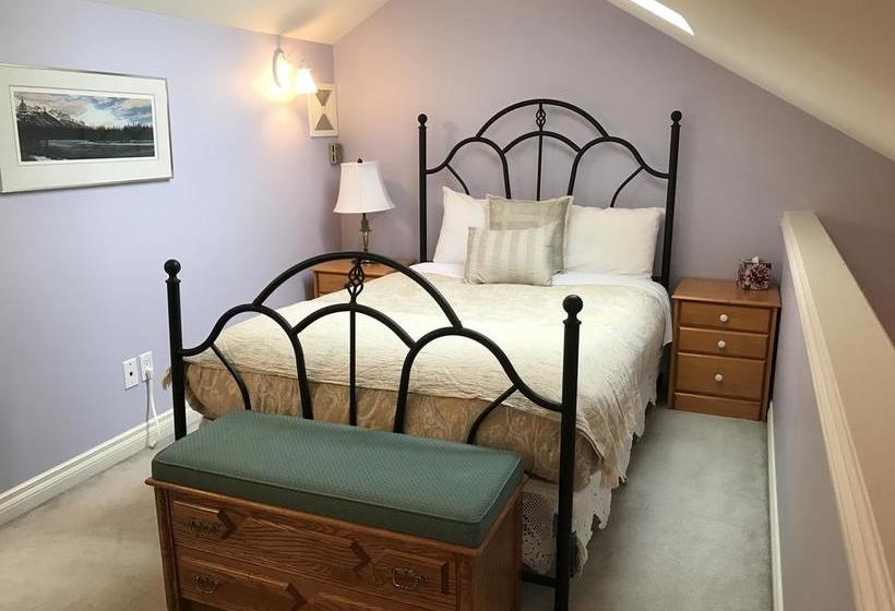 Bed and Breakfast Lady Macdonald Country Inn | Canmore | Alberta | Canada 19