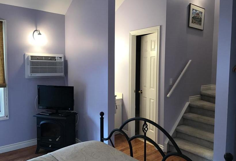 Bed and Breakfast Lady Macdonald Country Inn | Canmore | Alberta | Canada 20