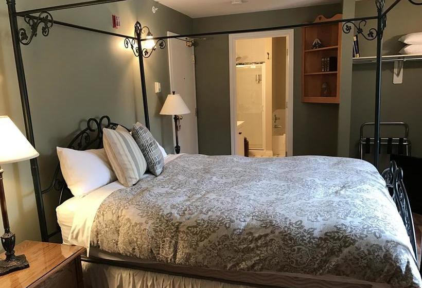 Bed and Breakfast Lady Macdonald Country Inn | Canmore | Alberta | Canada 8