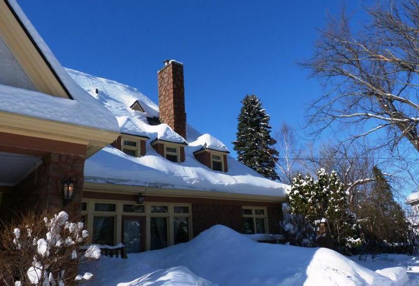 Bed and Breakfast Chateau Murdock Gite | Saguenay | Quebec | Canada 2