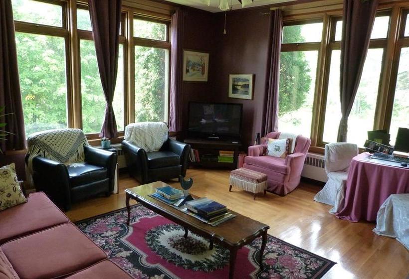Bed and Breakfast Chateau Murdock Gite | Saguenay | Quebec | Canada 5