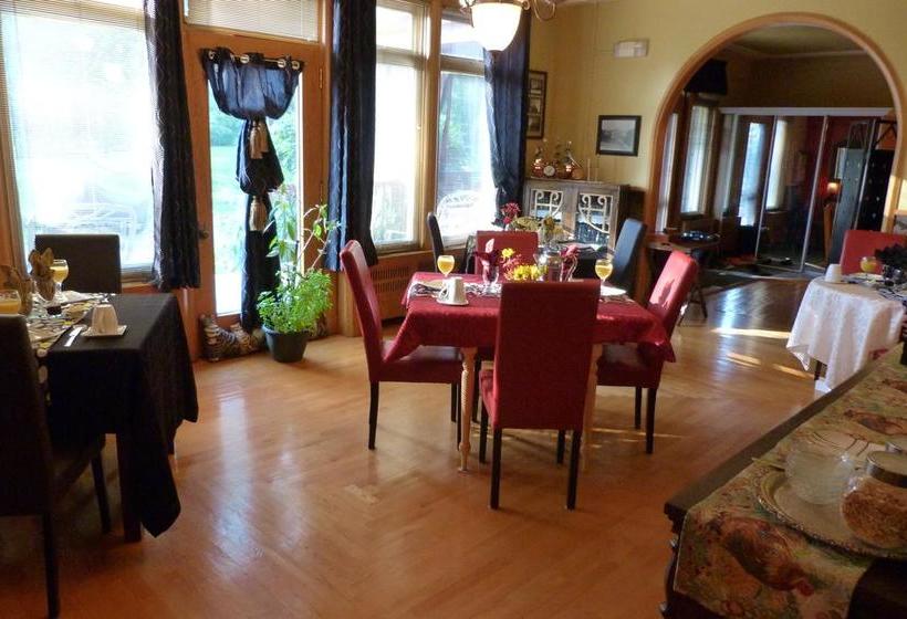 Bed and Breakfast Chateau Murdock Gite | Saguenay | Quebec | Canada 9