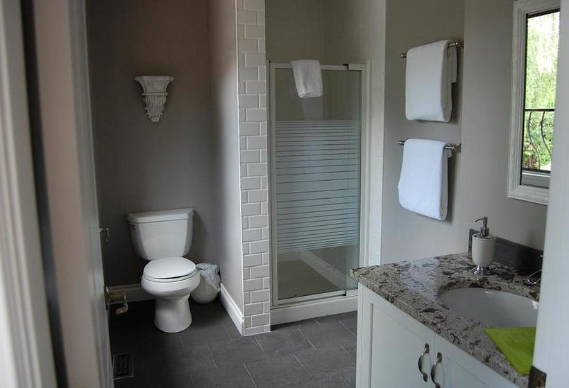 A Touch Of English B&b | Kelowna | British Columbia | Canada 10