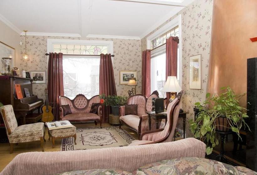 Bed and Breakfast La Maison Du Seminaire | Saguenay | Québec | Hôtels au Canada 1