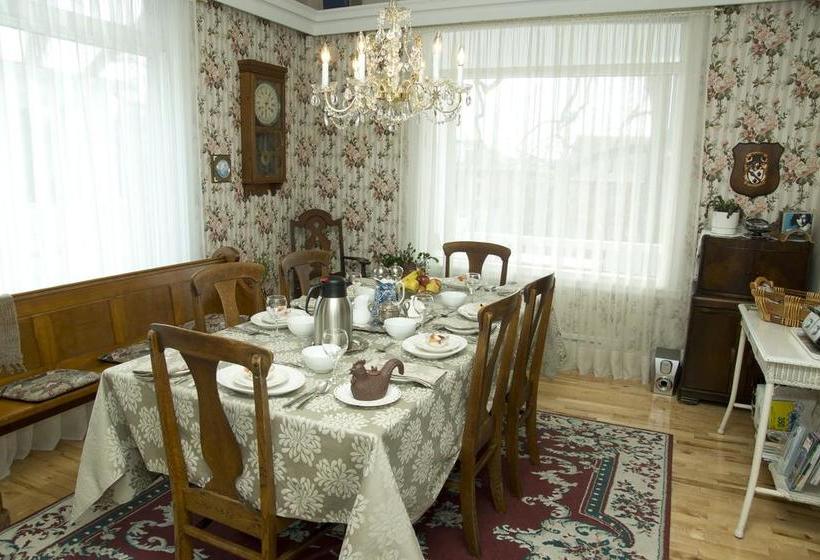 Bed and Breakfast La Maison Du Seminaire | Saguenay | Québec | Hôtels au Canada 11