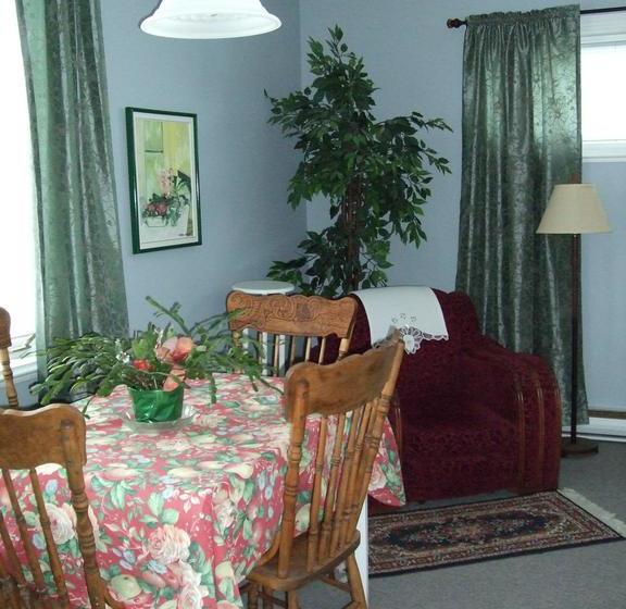 Bed and Breakfast La Maison Du Seminaire | Saguenay | Québec | Hôtels au Canada 15