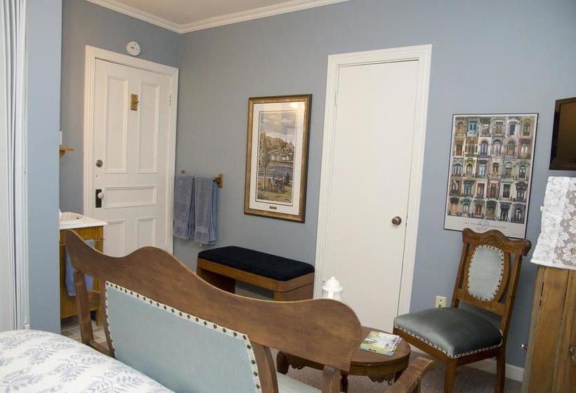 Bed and Breakfast La Maison Du Seminaire | Saguenay | Québec | Hôtels au Canada 4