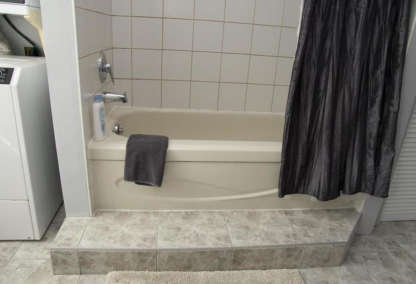 Bed and Breakfast La Maison Du Seminaire | Saguenay | Québec | Hôtels au Canada 8