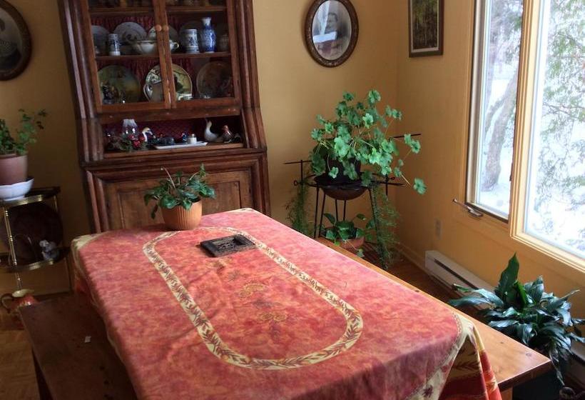 Bed and Breakfast Gite De Brouage | Gatineau | Quebec | Canada 11