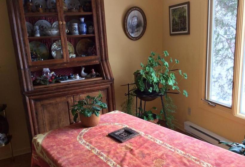 Bed and Breakfast Gite De Brouage | Gatineau | Quebec | Canada 9