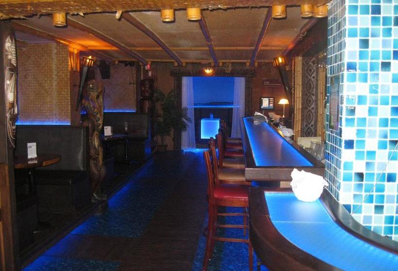 Motel Coconut | Trois Rivieres | Quebec | Canada 13