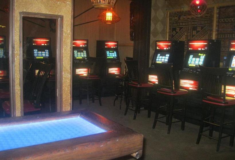 Motel Coconut | Trois Rivieres | Quebec | Canada 14