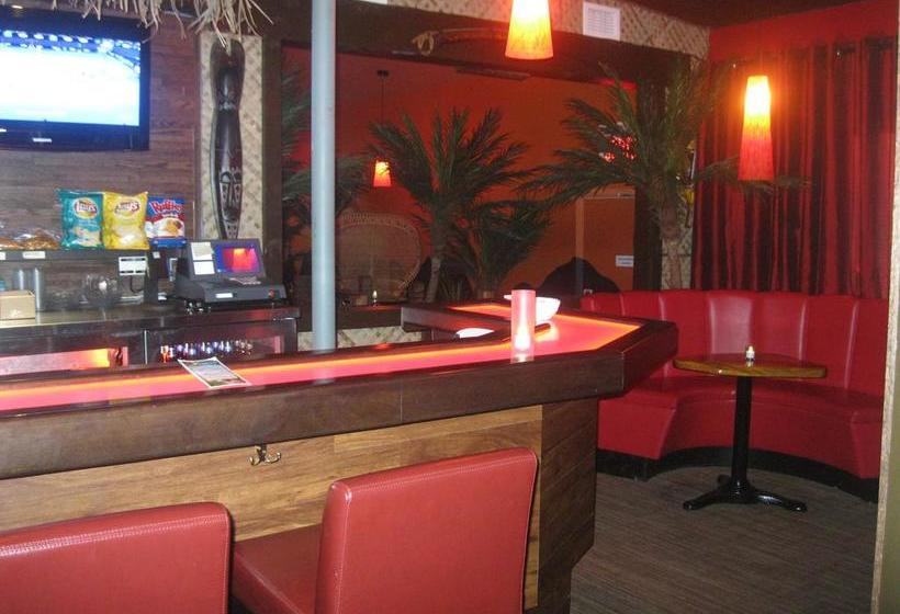 Motel Coconut | Trois Rivieres | Quebec | Canada 20