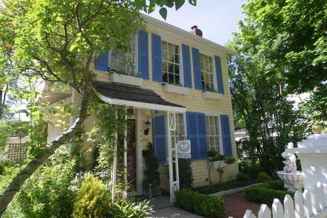Apple Tree Historic B&b | Niagara on the Lake | Ontario | Canada 17