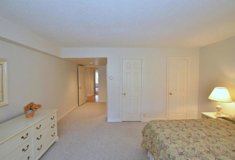 Hotel The Lodges At Blue Mountain - Wintergreen Condos | Midland | Ontario | Canada 2